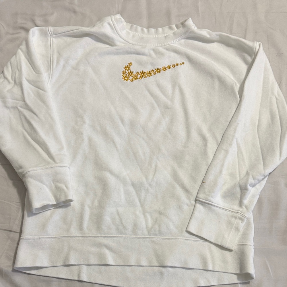 Nike White crew neck Girls XL